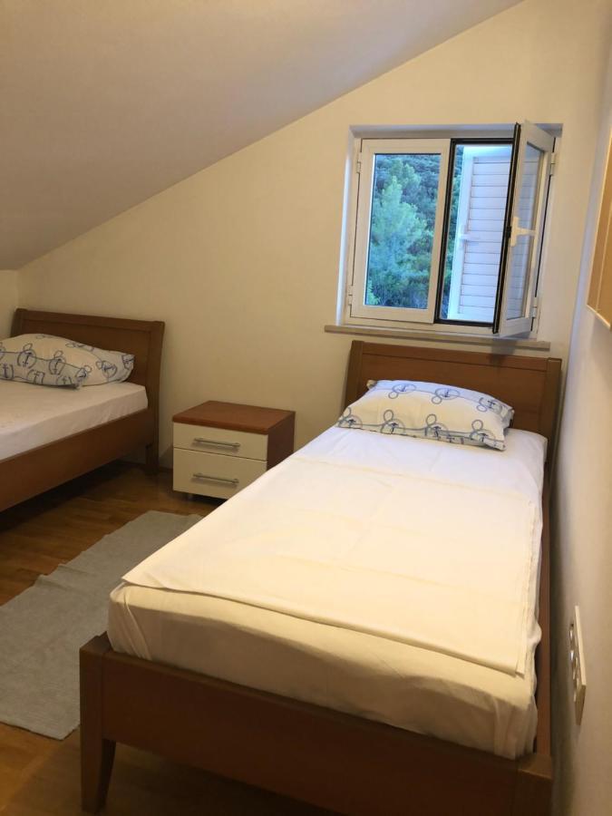 Apartmani Luka Zrnovo Esterno foto
