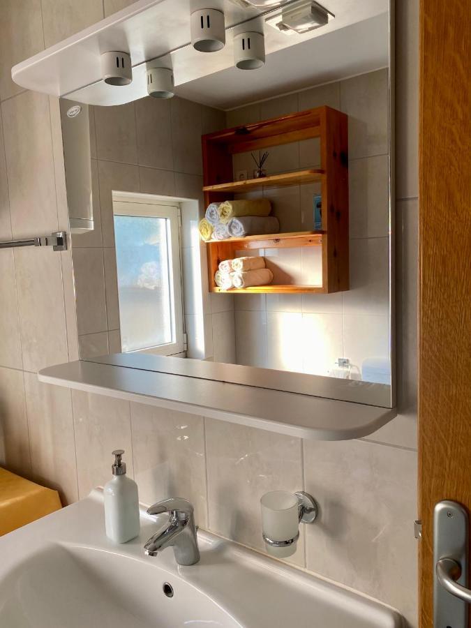 Apartmani Luka Zrnovo Esterno foto