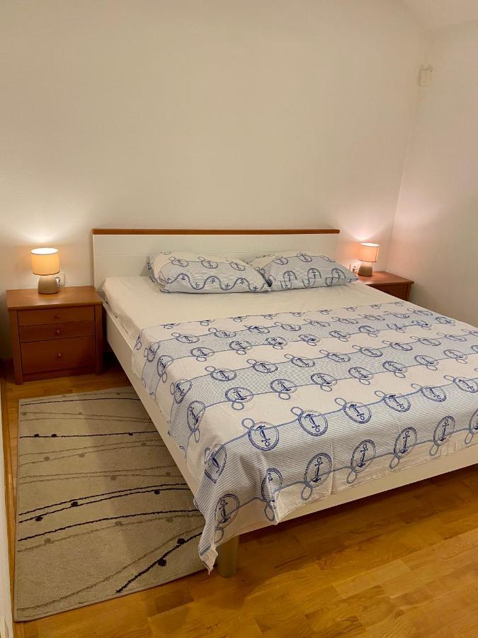 Apartmani Luka Zrnovo Esterno foto