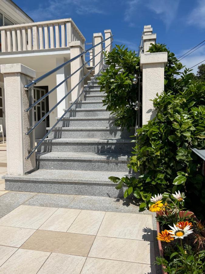 Apartmani Luka Zrnovo Esterno foto